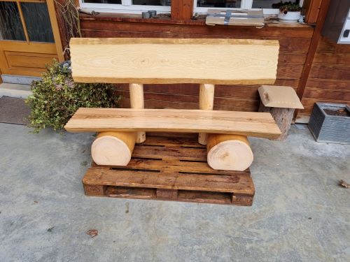 Holzbank