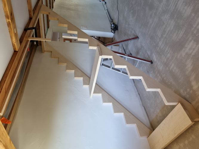 Treppe mit Schrank