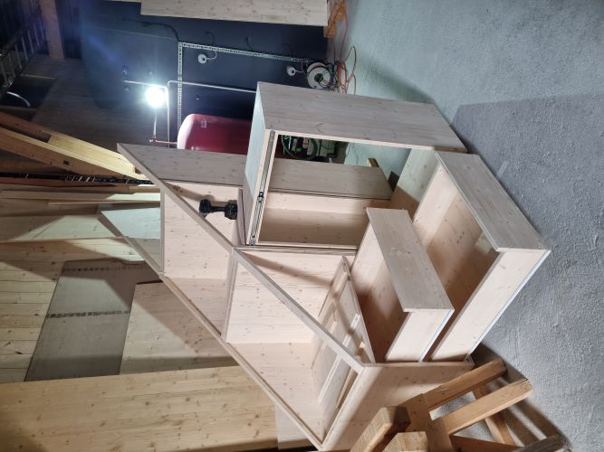 Treppe mit Schrank