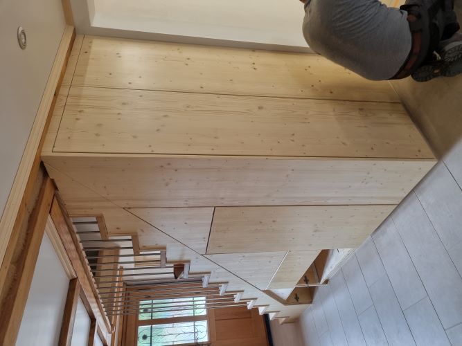 Treppe mit Schrank